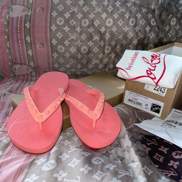 ❤️ SOLD Pink spike Christian Louboutin flip flops - Picture 2 of 11